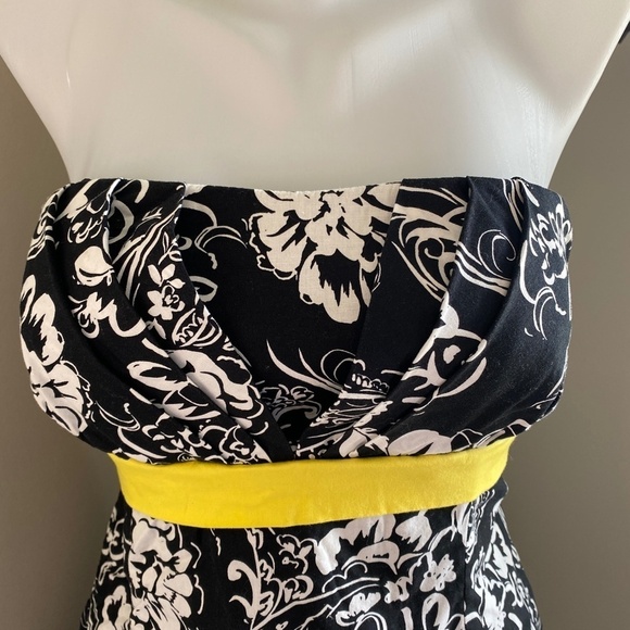 Jolie Black + White Floral Print Strapless Mini/Midi Pleated Dress Size 10 - Picture 4 of 15
